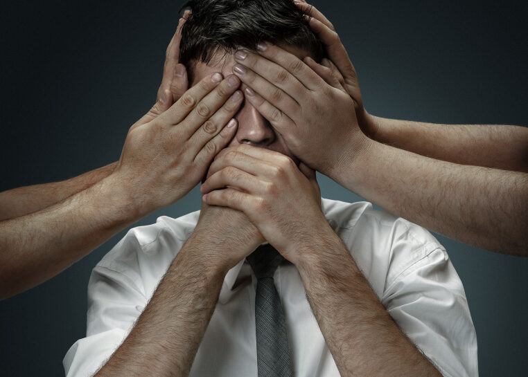 PENEGAK HUKUM: KETIKA JABATAN MENJADI ALAT MEMPERKAYA DIRI DAN MENAKUTI RAKYAT